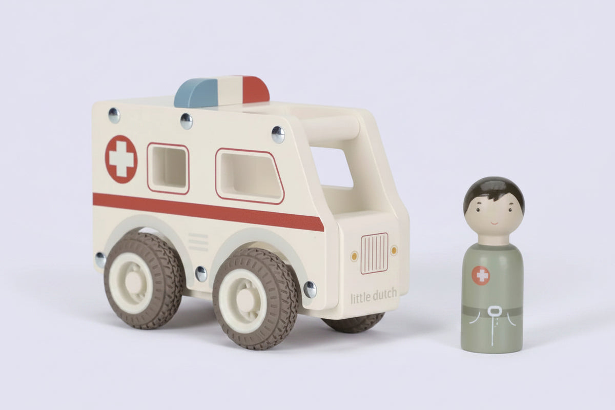 AMBULANCE + FIGURINE