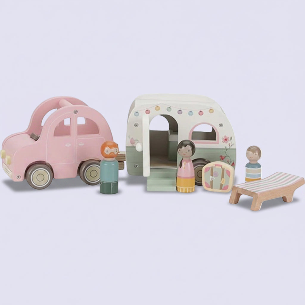 VOITURE AVEC CARAVANE | 3 FIGURINES
